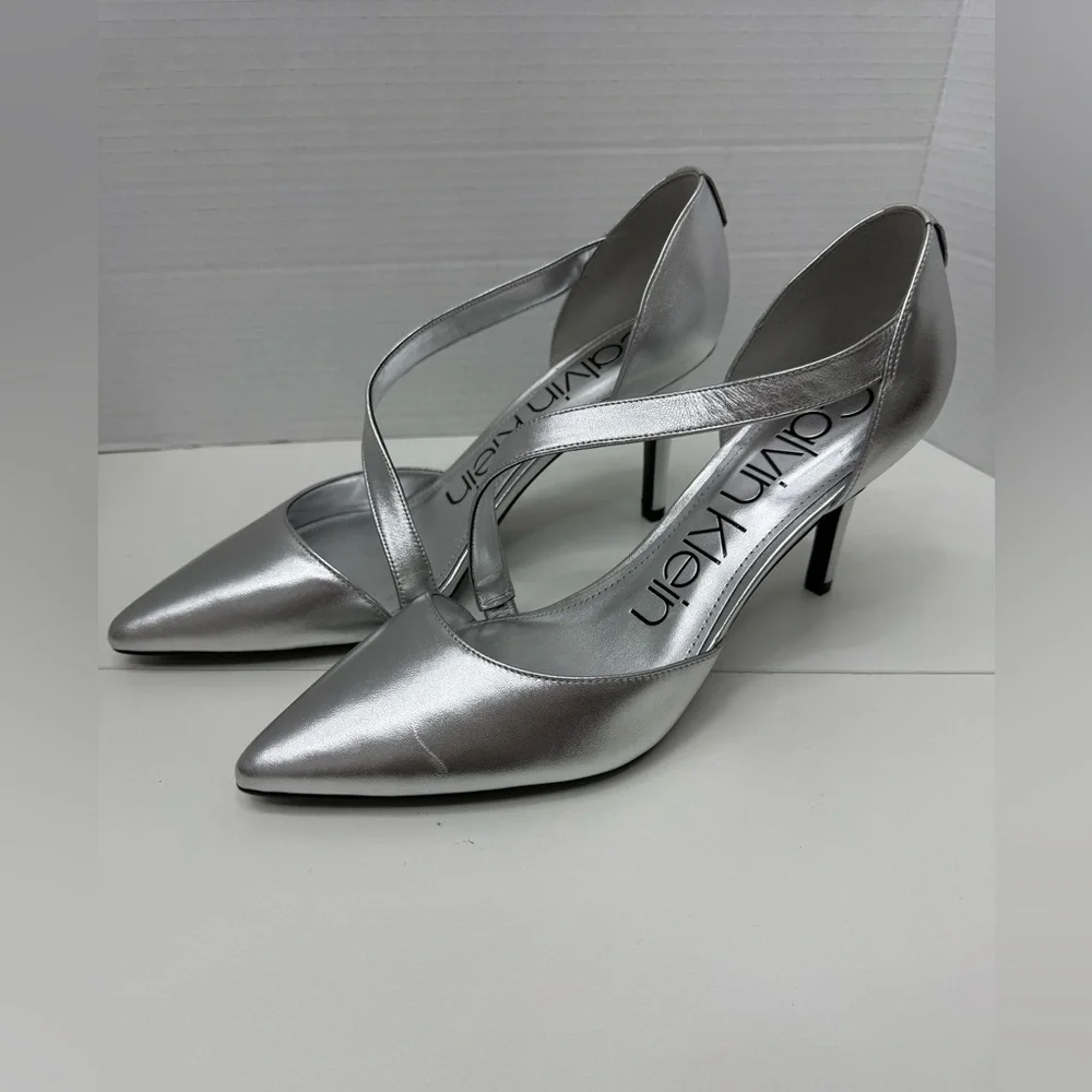 NEW  Calvin Klein Gilisa Asymmetric Strap Pumps in silver leather size 10M